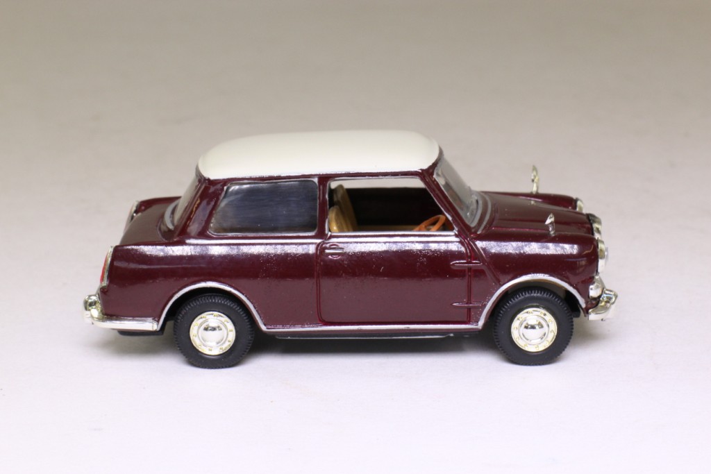 Matchbox Collectibles VEM05; 1962 Wolseley Hornet; Maroon & White